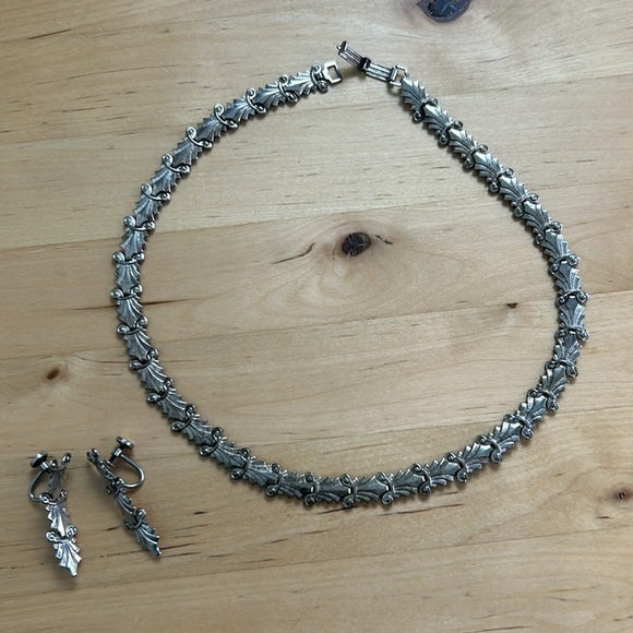 Felch & Company 1945 Danecraft Sterling Silver Repousse ArtDeco Necklace Earring - Picture 12 of 13